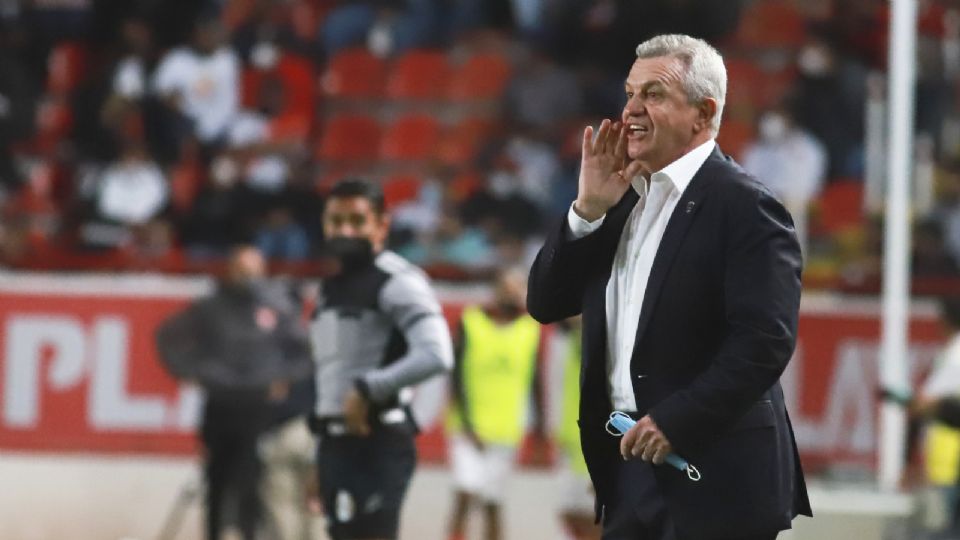 Javier 'Vasco' Aguirre habló sobre el sentir de los futbolistas mexicanos cuando juegan con la Selección, debido a las constantes criticas recibidas