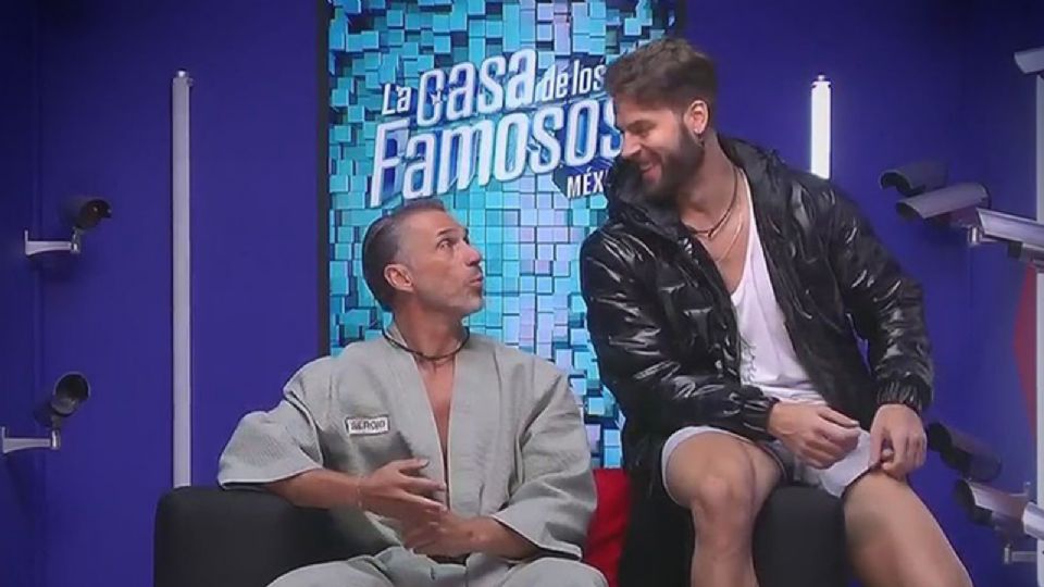 Sergio y Jorge dentro del confesionario.