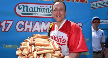 Joey Chestnut sorprende al 'devorar' 62 Hot Dog en 10 minutos