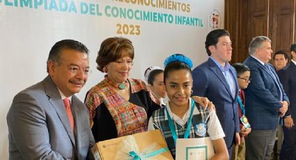 Estado reconoce a alumnos ganadores de la Olimpiada del Conocimiento