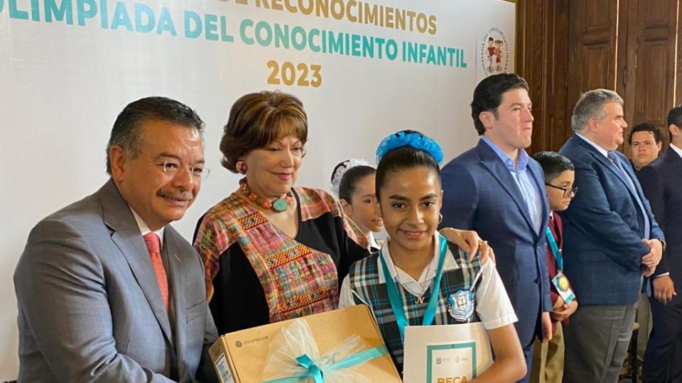 La secretaria de Educación de NL, Sofialeticia Morales, destacó el trabajo de los estudiantes, sus maestros y autoridades