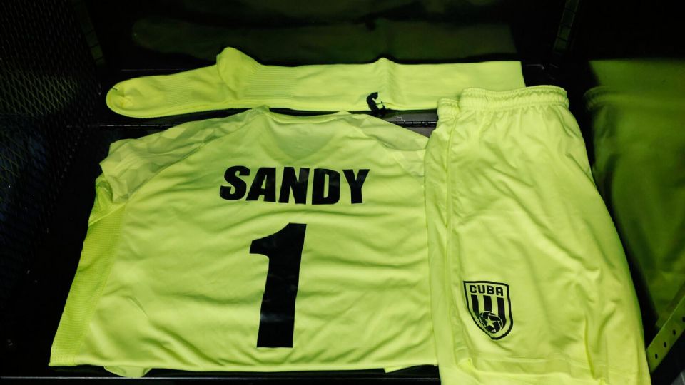 Uniforme de Sandy Sánchez, arquero que abandonó la concentración de la Selección de Cuba tras la Copa Oro.