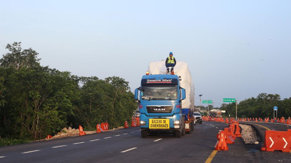 Traslado del primer vagón del Tren Maya.