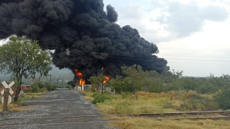 Incendio en recicladora.