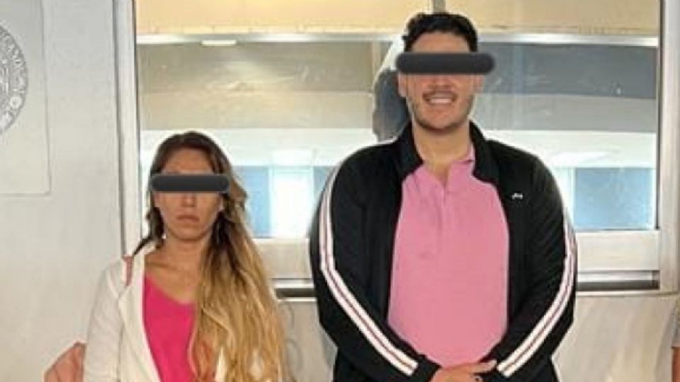 Matrimonio detenido en el AICM.