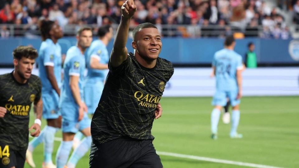 El delantero Kylian Mbappé mantiene su deseo de jugar esta temporada con PSG y salir gratis en 2024, pero el club está dispuesto a dejarlo en la tribuna hasta que renueve o decida ser vendido este verano