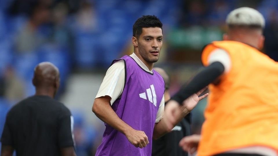 Raúl Jiménez en la previa del partido entre Fulham y Everton