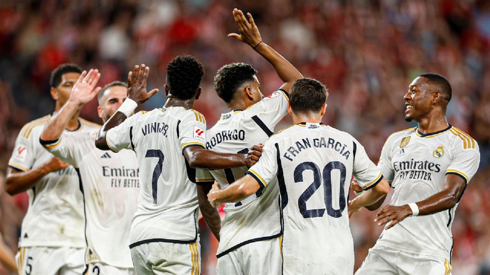 Los jugadores del Real Madrid festejan la anotación de Rodrygo ante el Athletic