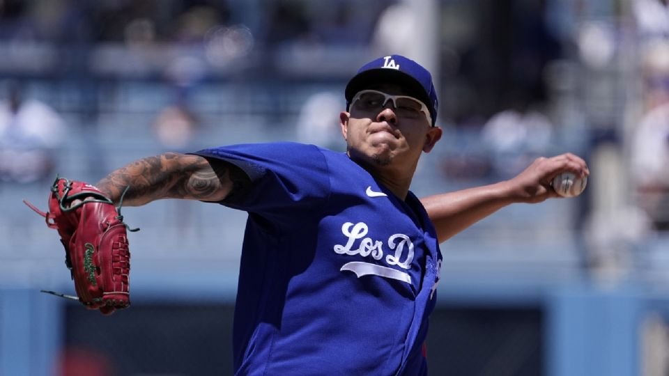 Julio Urías, disputando un partido con Los Dodgers de la MLB.