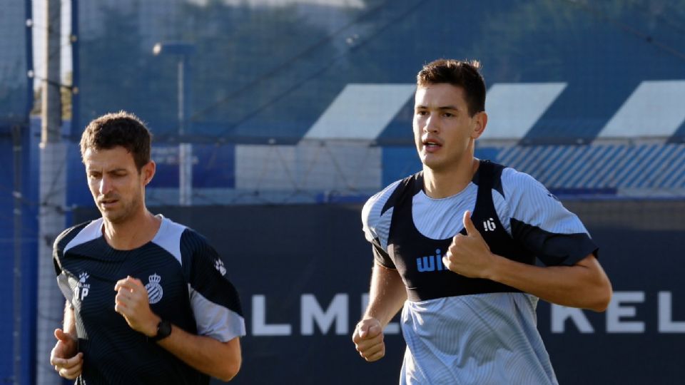 El mexicano César Montes reportó el martes con Espanyol tras sus vacaciones y se negó a entrenar para forzar su salida a un equipo de Primera División