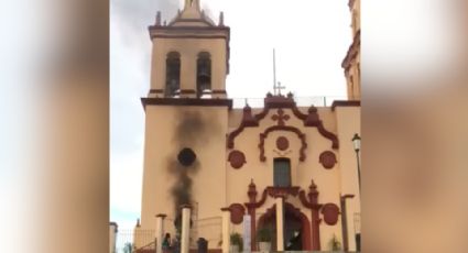 Hombre detiene misa prendiendo fuego en parroquia de Santiago