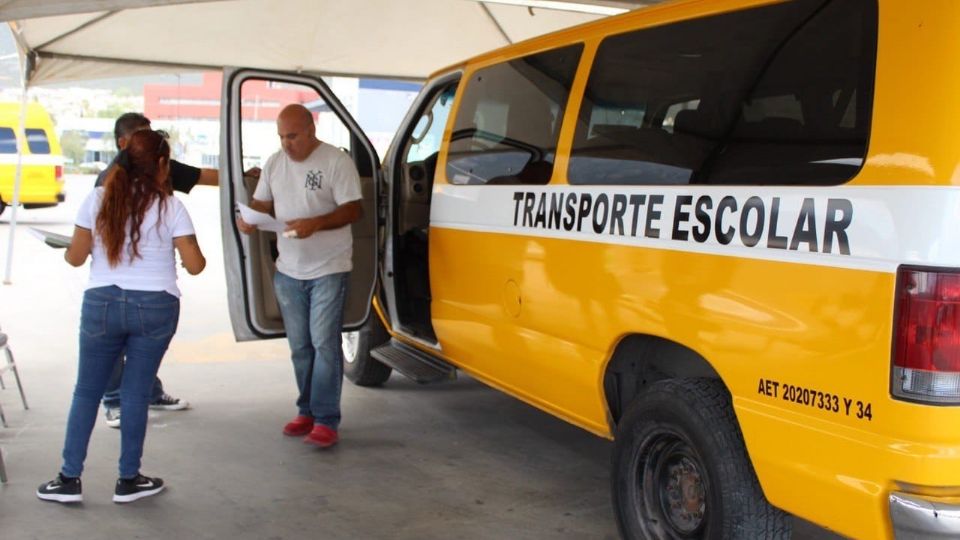 Revisión de transporte escolar.