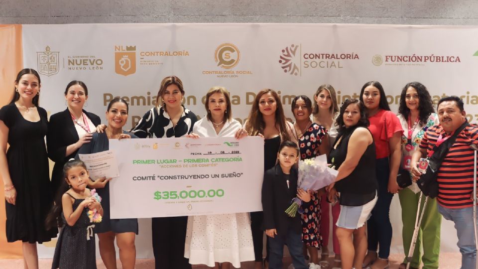 Contraloría premios a ganadores de la etapa estatal  del Premio Nacional de Contraloría Social