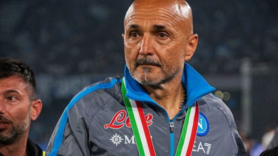 Luciano Spallett, ex técnico del Napolés, es nombrado timonel de la 'azzurri' en sustitución de Roberto Mancini.