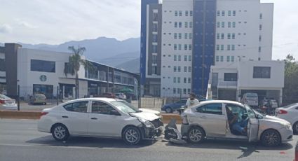 Choque en avenida Eugenio Garza Sada deja un hombre herido