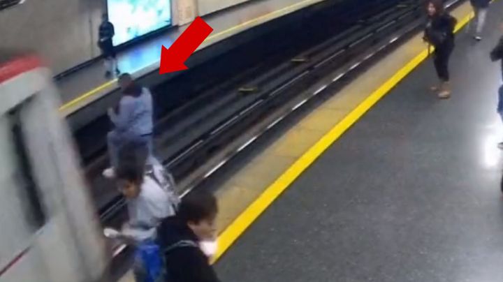 Muere hombre tras caer a las vías del Metro