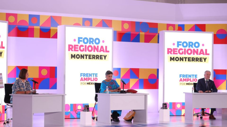 Foro del Frente Amplio por México en Monterrey.