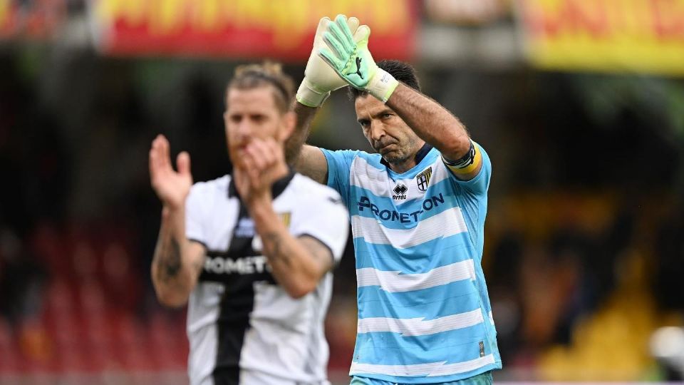 El legendario portero Gianluigi Buffon anunció su retiro del futbol a los 45 años, tras 28 temporadas como profesional