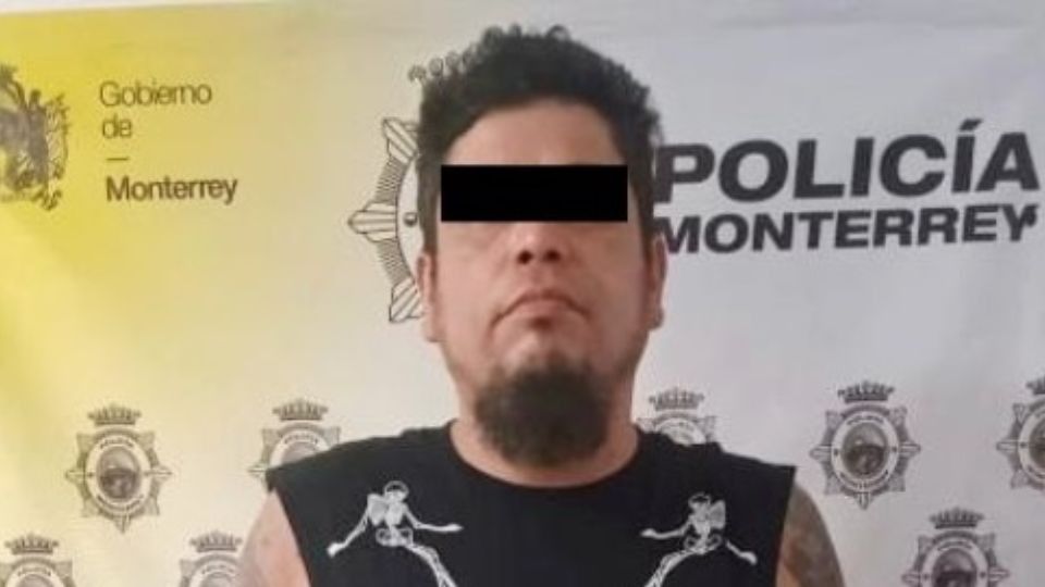 Detienen a hombre en Monterrey por agredir a policías