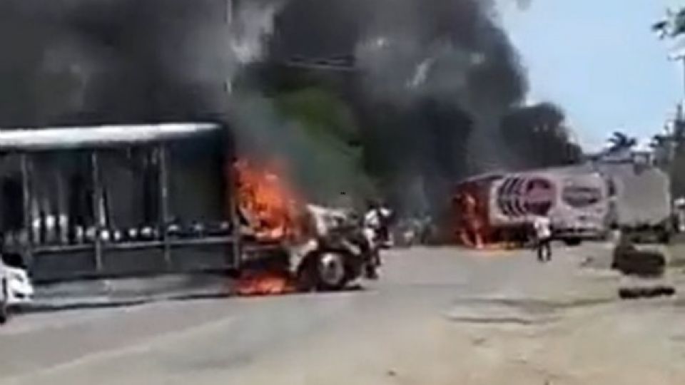 Incendio de vehículos en Acapulco.