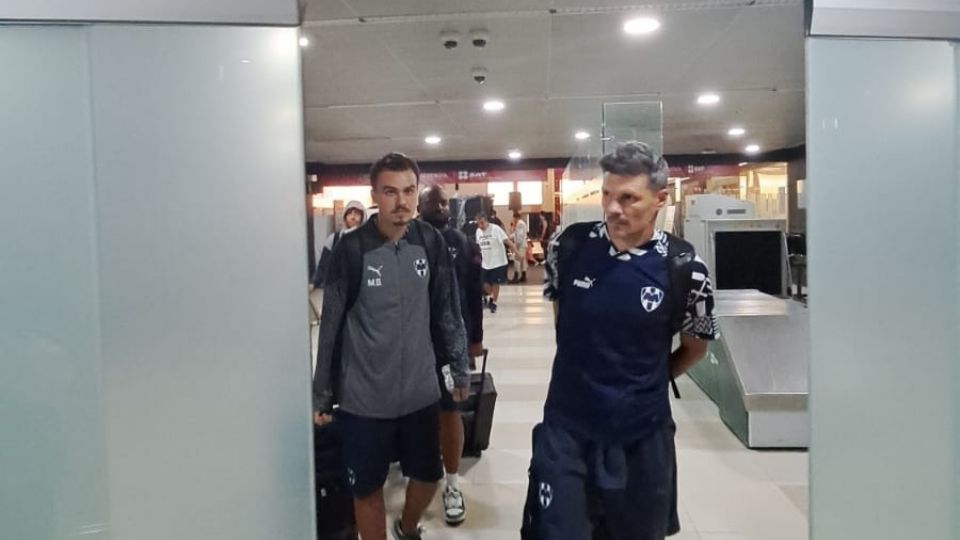 Fernando Ortiz junto al plantel del Monterrey regresaron a la Sultana del Norte