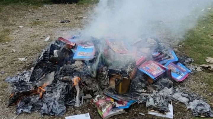 En Chiapas, indígenas queman libros  porque abordan la diversidad sexual