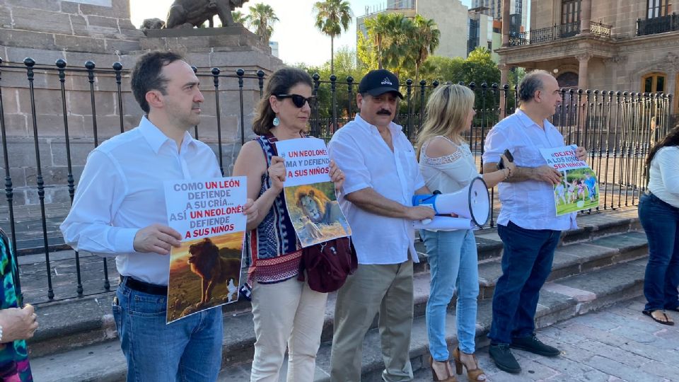 Padres de familia contra nuevos libros de la SEP