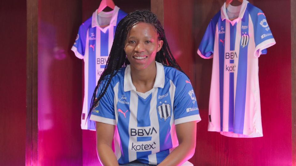 Jermaine Seoposenwe fue presentada oficialmente como nueva jugadora de las Rayadas para el Apertura 2023. La sudafricana externó su emoción por formar parte del Monterrey y externó su deseo de lograr el título.