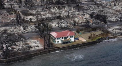 El misterio de la casa roja que sobrevivió a los incendios en Hawái