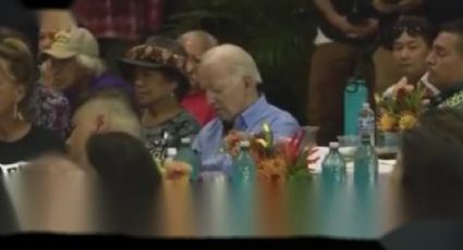 En reunión con víctimas en Hawái, Joe Biden... ¿Se quedó dormido?