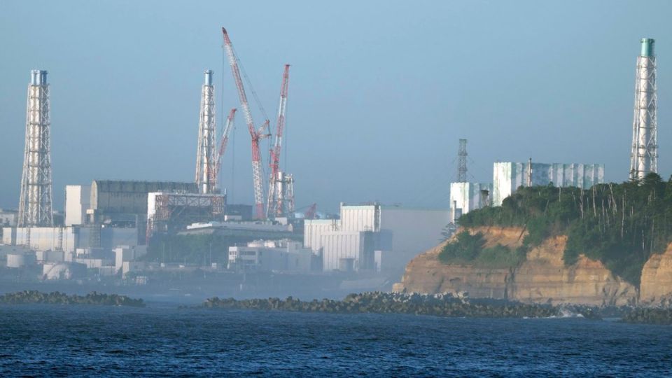 Central de Fukushima inicia el vertido de agua radiactiva.