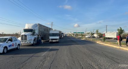 Encuentran 3 cuerpos colgados en puente de Salinas Victoria, NL