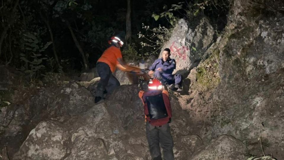 Rescatan a niño que cayó a pozo en el Cerro de la Silla