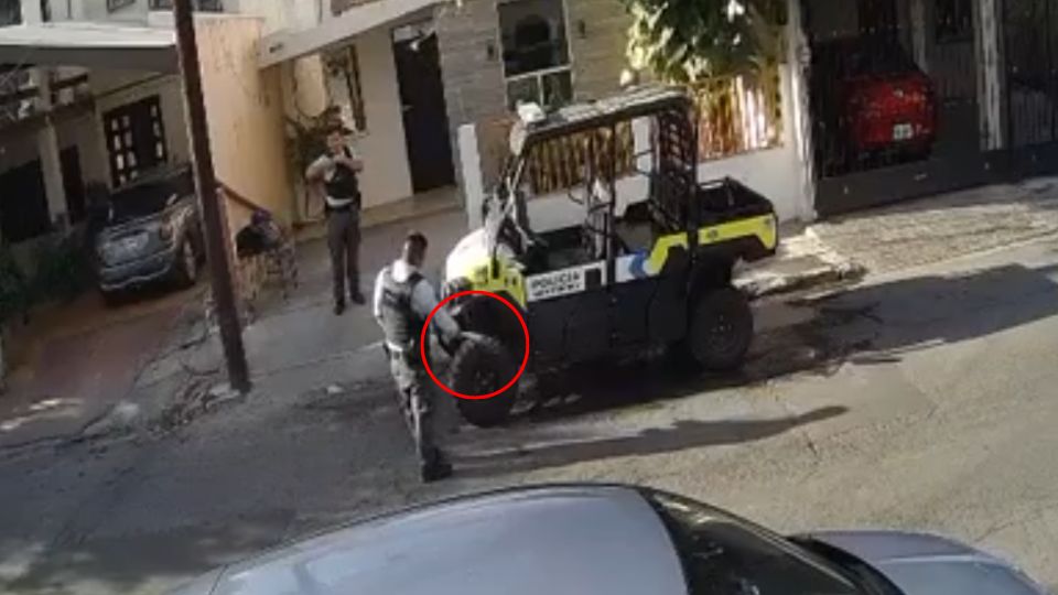 Policías desperdician agua lavando su unidad