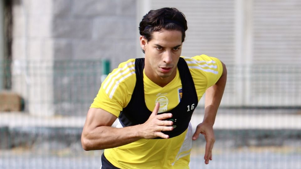 Diego Lainez será baja por tiempo indefinido por una lesión en la rodilla