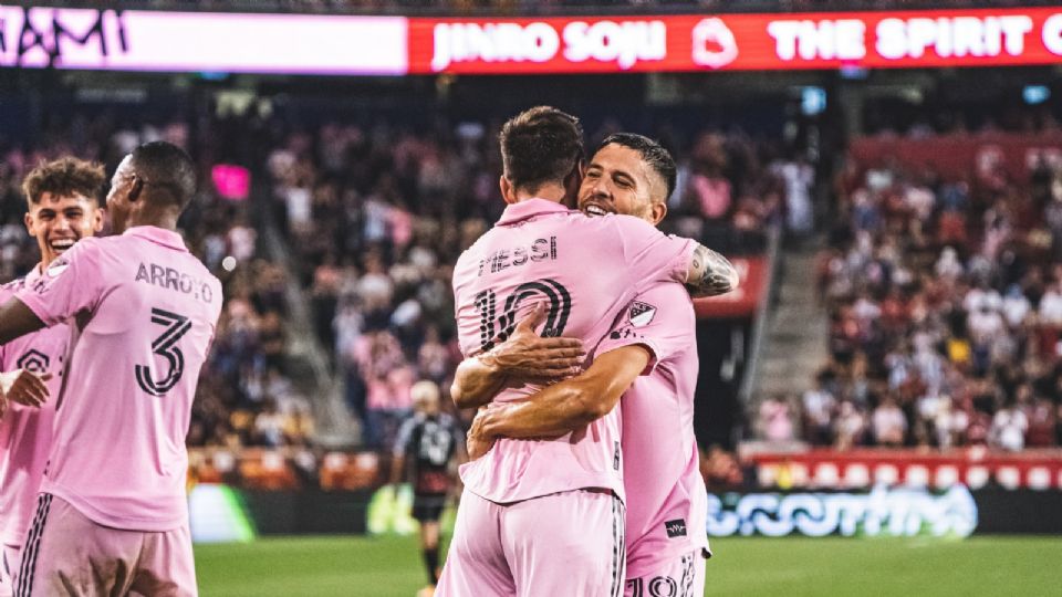 Lionel Messi y Jordi Alba festejan el gol del futbolista argentino en el partido contra New York Red Bulls en la MLS