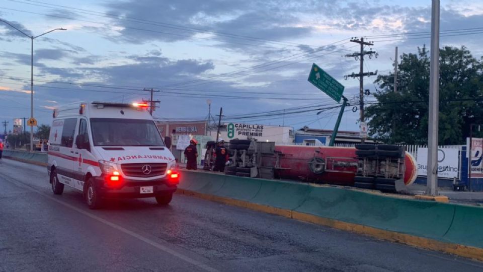 Volcadura de pipa que transportaba gas en Guadalupe.