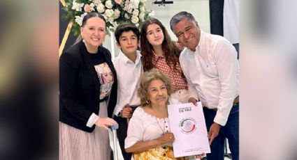 Víctor Fuentes entrega 200 testamentos a adultos mayores de San Nicolás