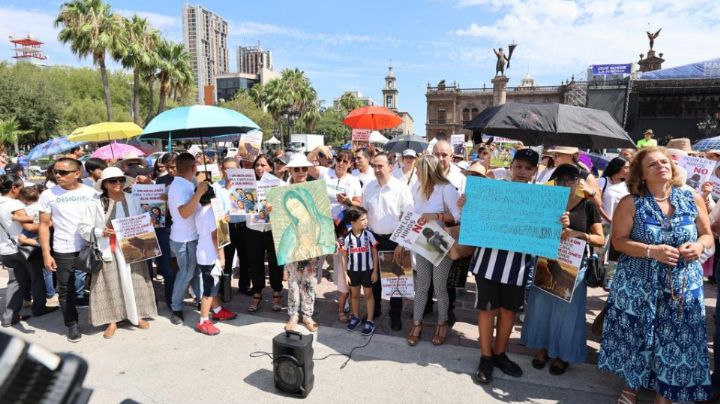 Si entregan libros, presentaremos demanda por corrupción de menores: Frente Nuevo León
