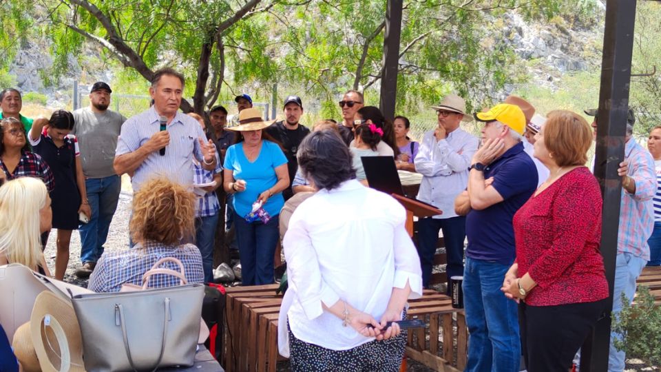 Reunión de la asociación ecológica de residentes de La Huasteca.