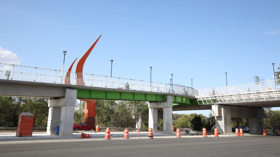 Construcción del Puente Verde en el municipio de Monterrey.