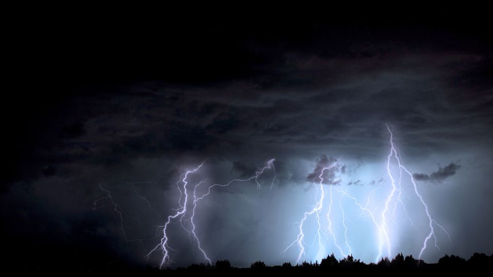 El impacto del rayo ocurrió en un campo deportivo ubicado cerca del paseo de La Biblia, centro de Managua.