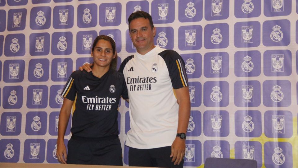 Kenti Robles, jugadora mexicana y Alberto Toril, director técnico de Real Madrid, en rueda de prensa