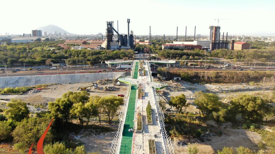 Vista aérea del Puente Verde en Monterrey.