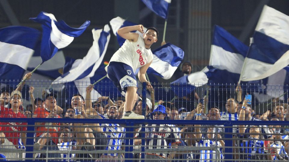 Fotografía ilustrativa de la afición de Rayados en el Estadio BBVA en el partido del domingo contra Cruz Azul