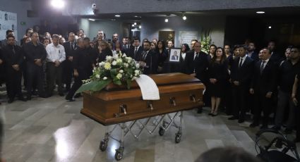 Congreso de Nuevo León rinde homenaje a director jurídico asesinado