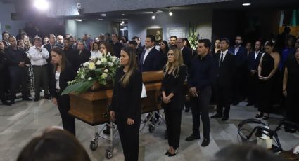 Reaparece Cienfuegos en homenaje al director Jurídico de Congreso de NL