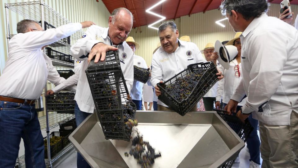 El rector de la UANL, Santos Guzmán estrena la nueva bodega