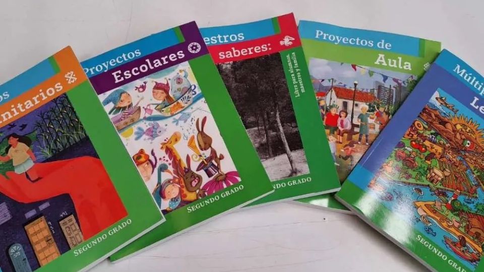 Nuevos libros de la SEP reciben el rechazo de padres de familia y maestros | Twitter / @FerCanalesF