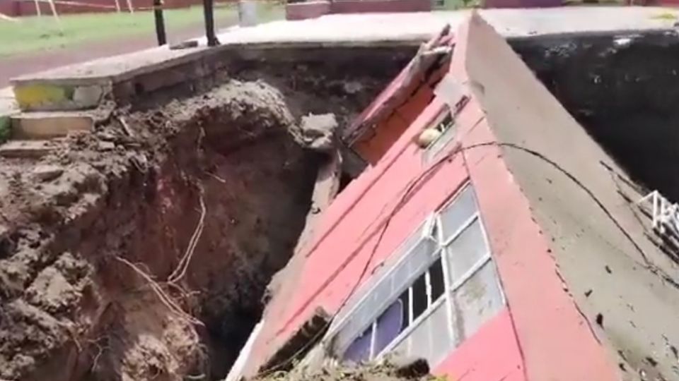 Gimnasio cae a socavón